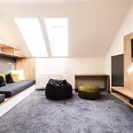 Flexihome Sk - Komenskeho - Private Parking Spot - Ultra Modern And Stylish شقة