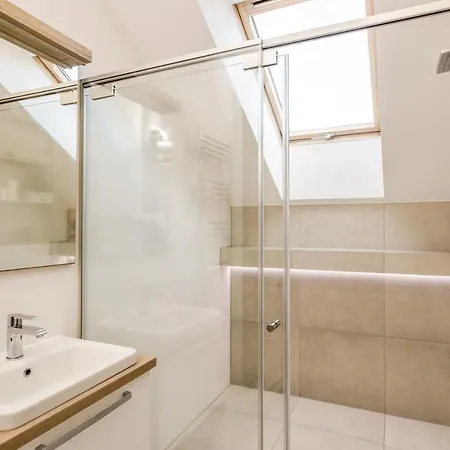 Διαμέρισμα Flexihome Sk - Komenskeho - Private Parking Spot - Ultra Modern And Stylish