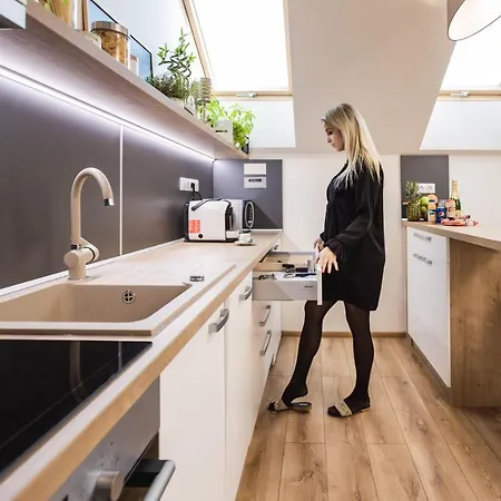 Flexihome Sk - Komenskeho - Private Parking Spot - Ultra Modern And Stylish *