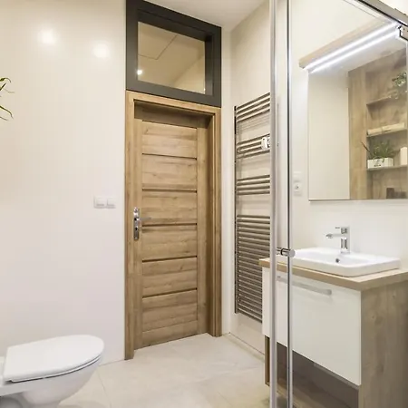Апартаменты Flexihome Sk - Komenskeho - Private Parking Spot - Ultra Modern And Stylish