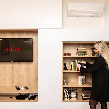 Flexihome Sk - Komenskeho - Private Parking Spot - Ultra Modern And Stylish *