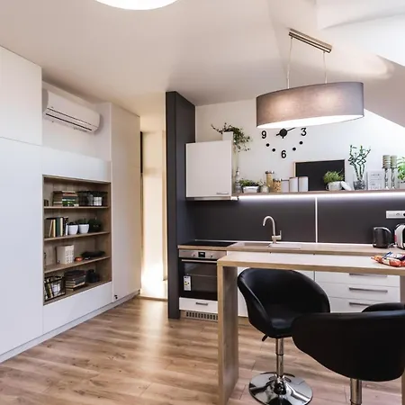 Apartment Flexihome Sk - Komenskeho - Private Parking Spot - Ultra Modern And Stylish