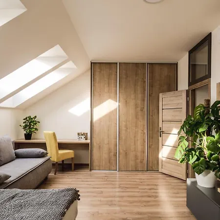 Flexihome Sk - Komenskeho - Private Parking Spot - Ultra Modern And Stylish