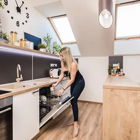 Flexihome Sk - Komenskeho - Private Parking Spot - Ultra Modern And Stylish Apartment *