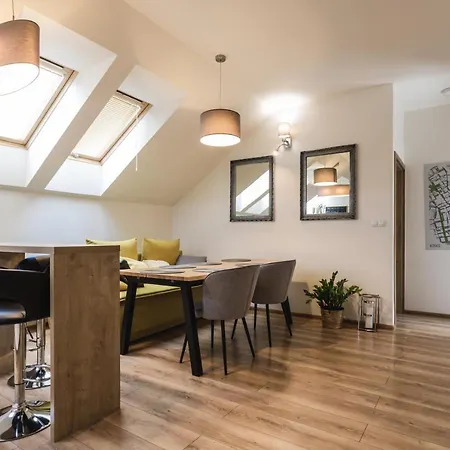 Flexihome Sk - Komenskeho - Private Parking Spot - Ultra Modern And Stylish Apartment