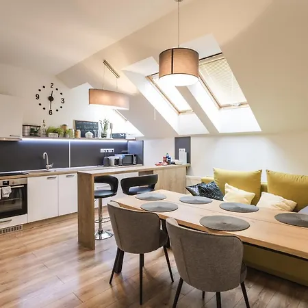Flexihome Sk - Komenskeho - Private Parking Spot - Ultra Modern And Stylish Apartment *