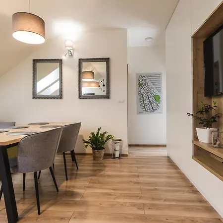 شقة Flexihome Sk - Komenskeho - Private Parking Spot - Ultra Modern And Stylish
