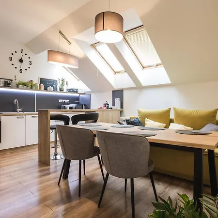 Flexihome Sk - Komenskeho - Private Parking Spot - Ultra Modern And Stylish Appartement *