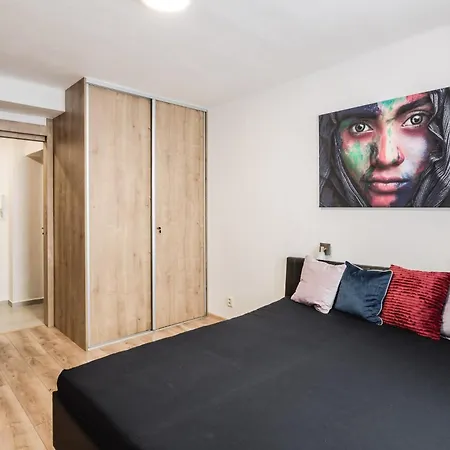 Apartmán Flexihome Sk - Komenskeho - Private Parking Spot - Ultra Modern And Stylish Kosice