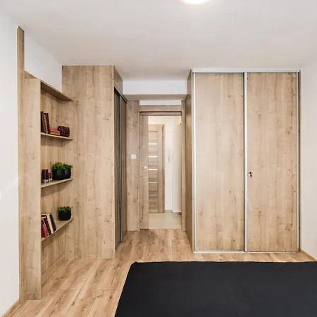 Flexihome Sk - Komenskeho - Private Parking Spot - Ultra Modern And Stylish Apartment *