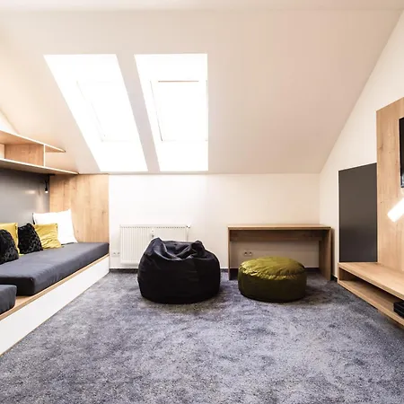Flexihome Sk - Komenskeho - Private Parking Spot - Ultra Modern And Stylish Apartment