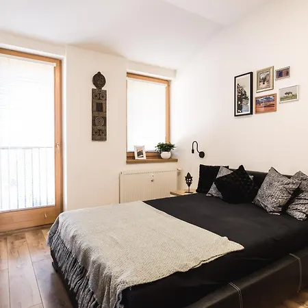 Apartmán Flexihome Sk - Komenskeho - Private Parking Spot - Ultra Modern And Stylish Kosice