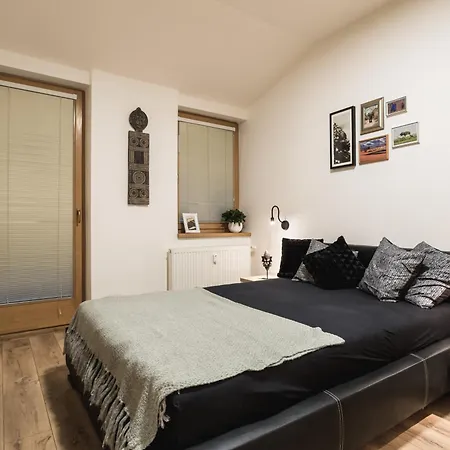 Apartmán Flexihome Sk - Komenskeho - Private Parking Spot - Ultra Modern And Stylish *