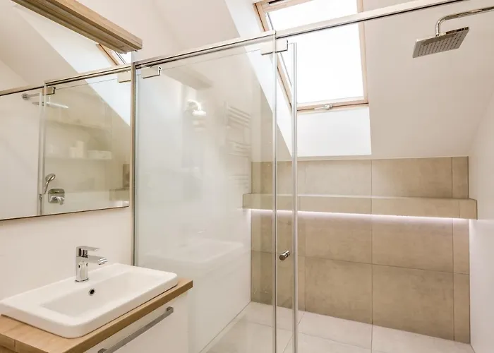 Daire Flexihome Sk - Komenskeho - Private Parking Spot - Ultra Modern And Stylish