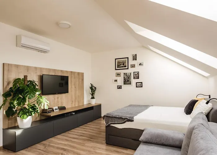 Flexihome Sk - Komenskeho - Private Parking Spot - Ultra Modern And Stylish Daire