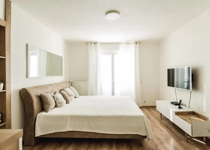 Daire Flexihome Sk - Komenskeho - Private Parking Spot - Ultra Modern And Stylish