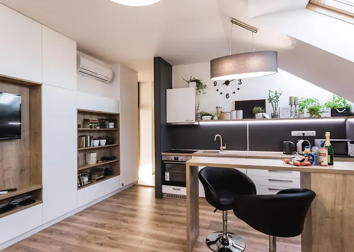 Daire Flexihome Sk - Komenskeho - Private Parking Spot - Ultra Modern And Stylish