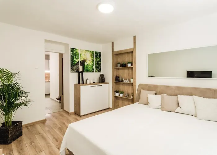 Flexihome Sk - Komenskeho - Private Parking Spot - Ultra Modern And Stylish Kösice