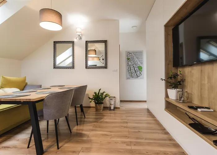 Daire Flexihome Sk - Komenskeho - Private Parking Spot - Ultra Modern And Stylish